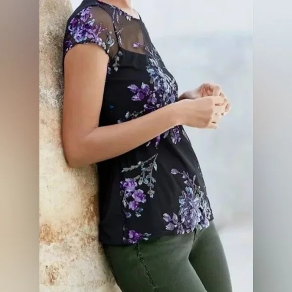 EUC Romantic Sequin Flower Tee from White House Black Market Size M - Picture 6 of 10